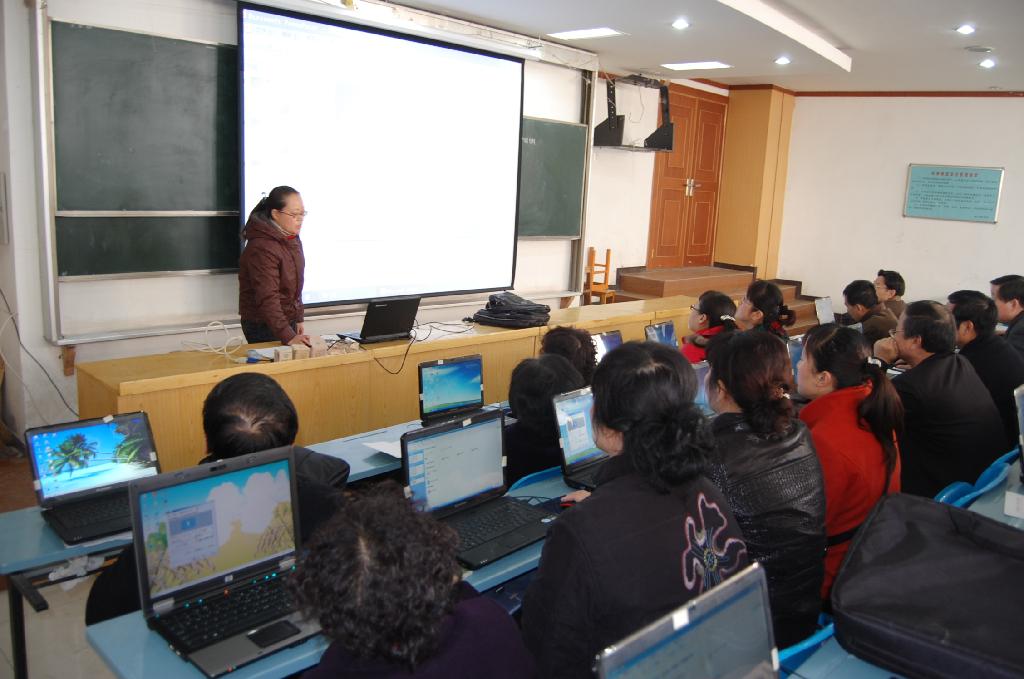 铜川工业技术学院 多媒体教学全覆盖进入实施阶段，校方同步启动教师计算机技术专项培训